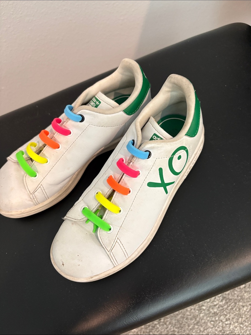 adidas Stan Smith Kids White Sneakers with Green Heel & Multicolor Elastic Laces